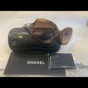 CHANEL 5132 H Pearl Sunglasses. 💯% Authentic. 😎